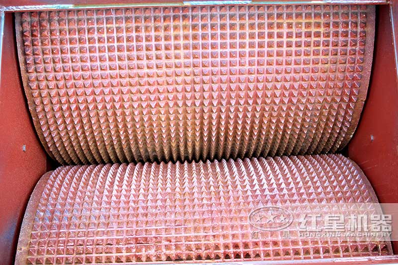 對(duì)輥破碎機(jī)輥皮耐用，幾乎沒有易損件