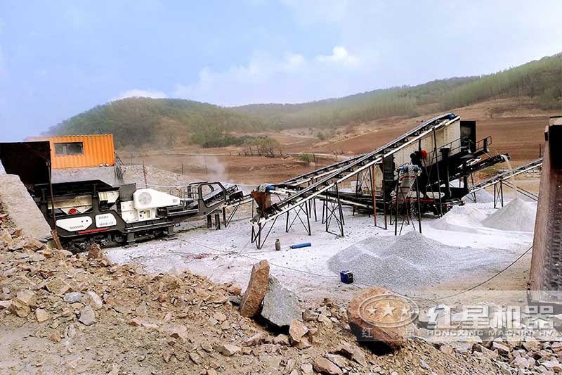 青石移動磕石機(jī)現(xiàn)場實拍 青石移動磕石機(jī)現(xiàn)場實拍