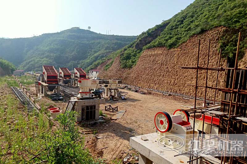 設(shè)備地基兩手抓，不誤生產(chǎn)緊掙錢