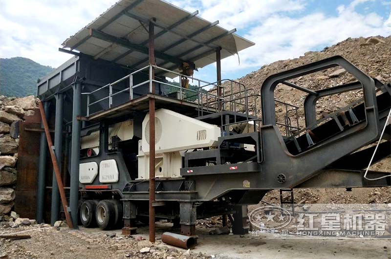 移動顎式破碎機現(xiàn)場 移動顎式破碎機現(xiàn)場