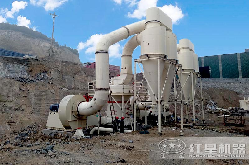膨潤土雷蒙磨粉機(jī)現(xiàn)場實拍 膨潤土雷蒙磨粉機(jī)現(xiàn)場實拍
