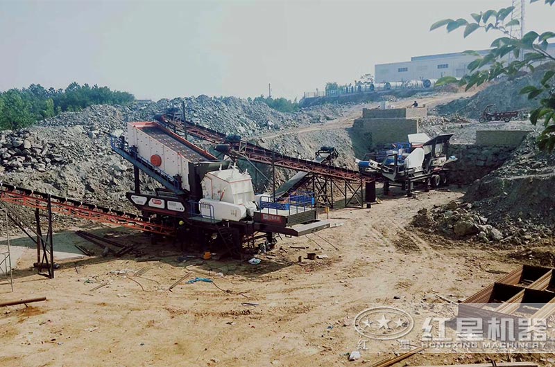青石移動碎石機(jī)現(xiàn)場 青石移動碎石機(jī)現(xiàn)場