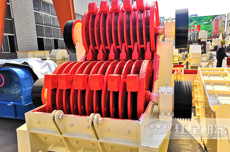 2PC的雙級破碎機(jī)內(nèi)部轉(zhuǎn)子實(shí)拍 2PC的雙級破碎機(jī)內(nèi)部轉(zhuǎn)子實(shí)拍