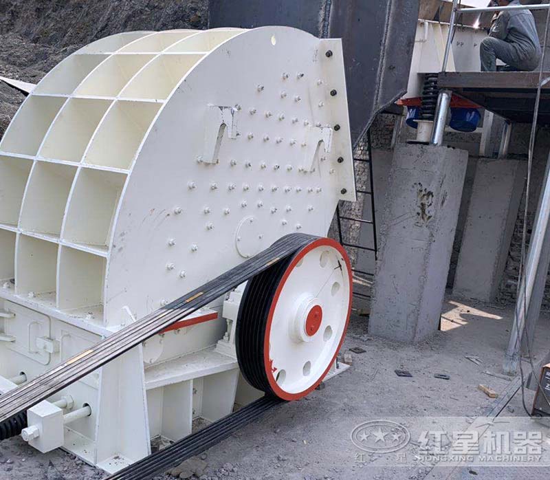 錘式破碎機(jī)現(xiàn)場 錘式破碎機(jī)現(xiàn)場