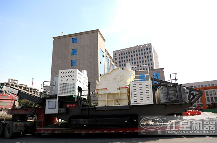 移動(dòng)破碎機(jī)發(fā)貨現(xiàn)場(chǎng)，價(jià)格區(qū)間在15-150萬(wàn)之間