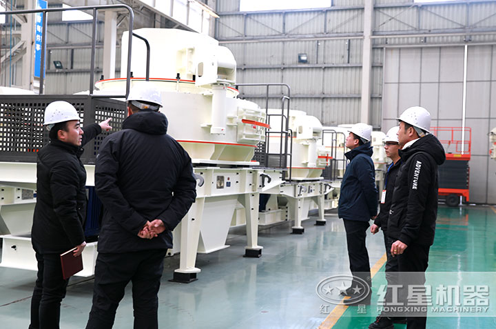 用戶來(lái)廠考察，有業(yè)務(wù)經(jīng)理現(xiàn)場(chǎng)報(bào)價(jià)