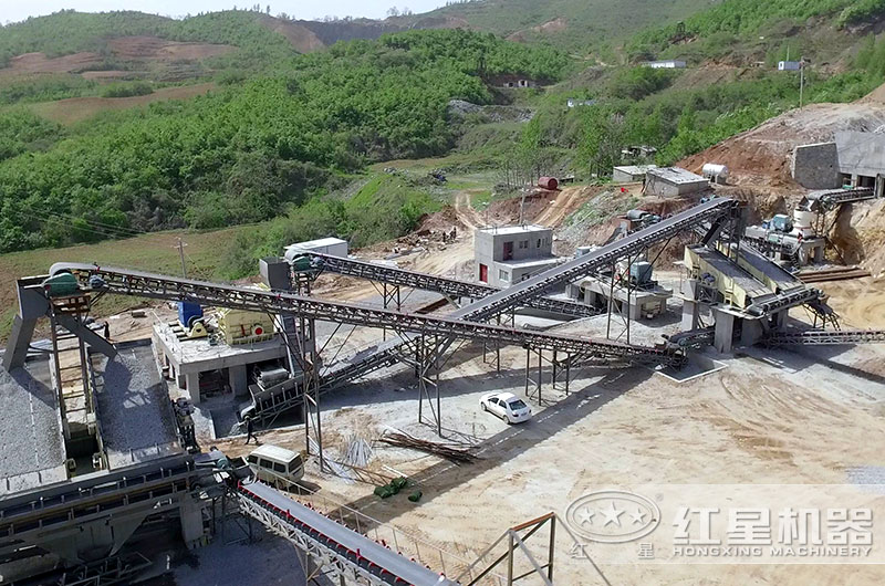 南陽(yáng)生產(chǎn)現(xiàn)場(chǎng)，根據(jù)產(chǎn)量搭配生產(chǎn)線設(shè)備