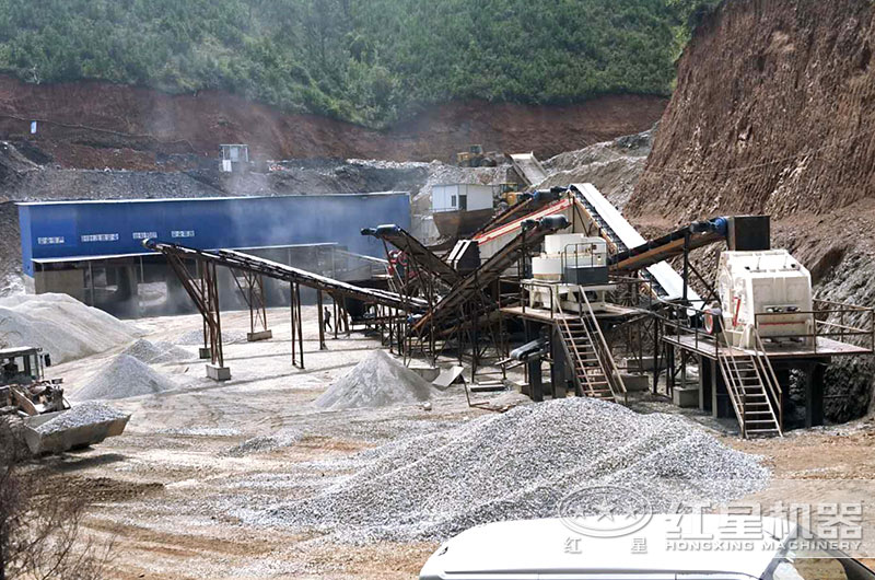 制砂設(shè)備生產(chǎn)現(xiàn)場，反擊破搭配制砂機，破碎軟料
